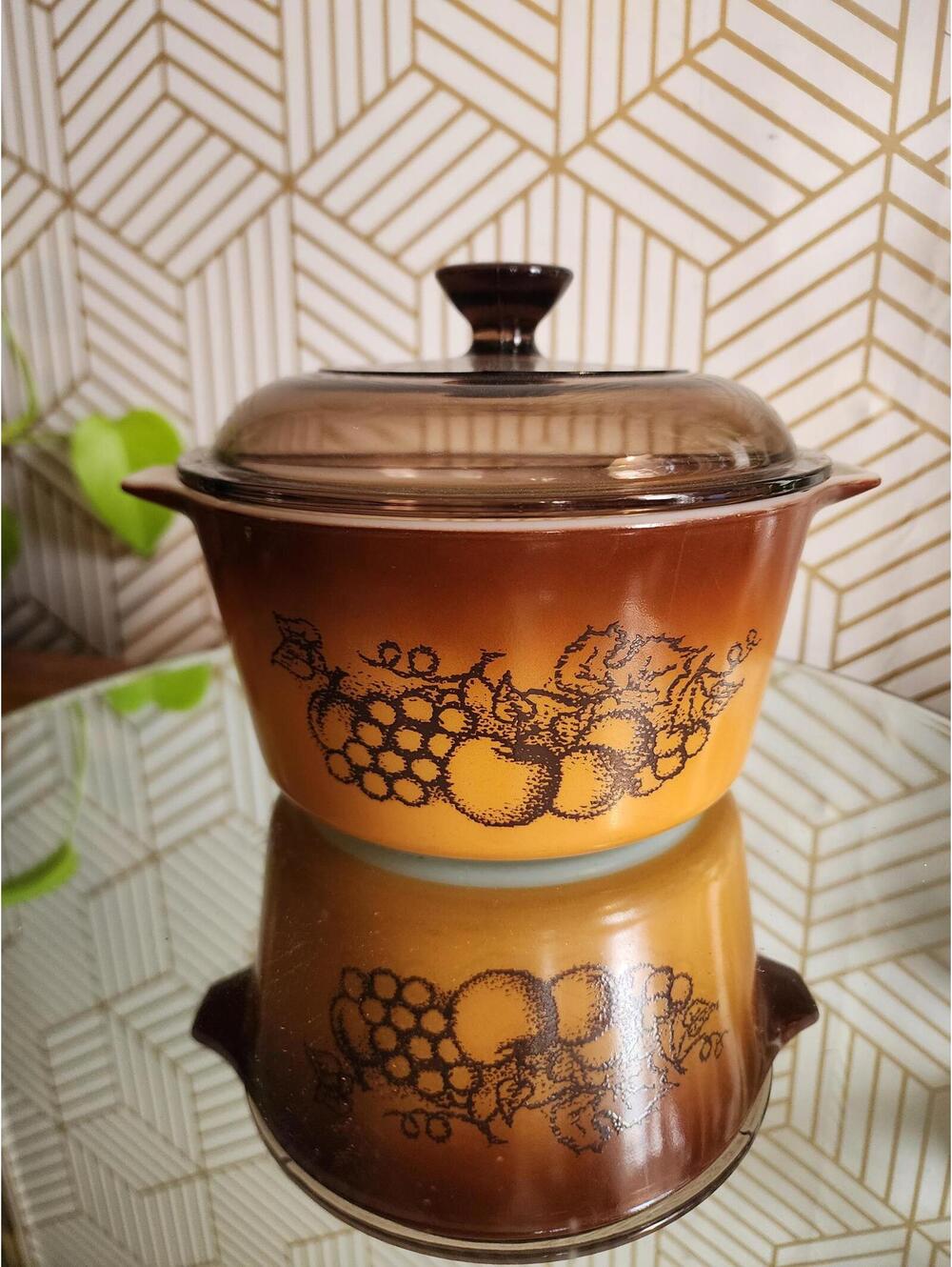 Vintage Pyrex Brown Old Orchard Round Casserole Dish with Lid 473 1 Quart
